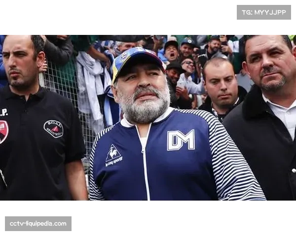 那不勒斯市政府批准，迭戈·马拉多纳球场外将树立永久性纪念雕塑